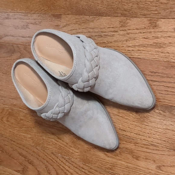 Universal Thread Booties - Picture 7 of 7